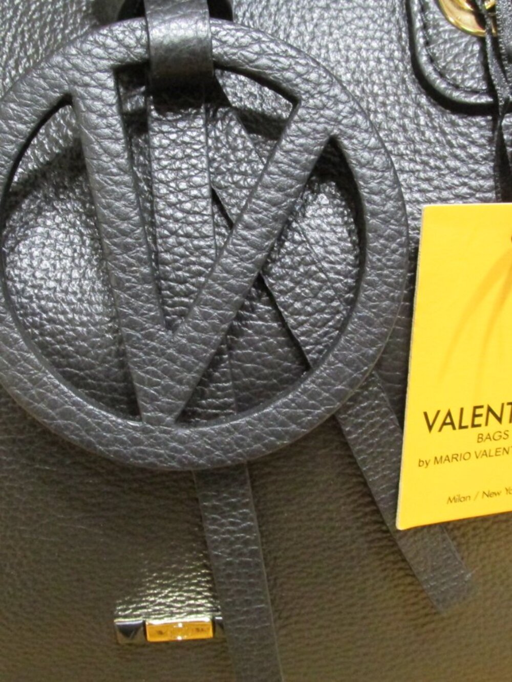 P2972-NWT Mario Valentino Sophie Medallion Black Pebble w/Dustbag - Picture 6 of 14